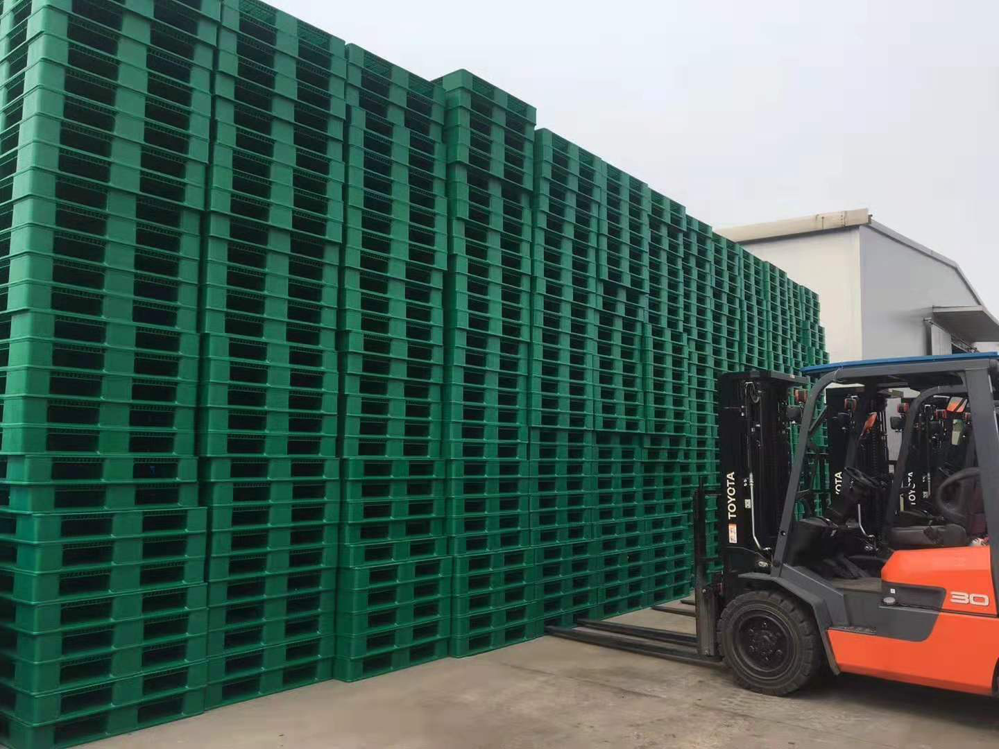 山東省內某化工集團上市公司生產線專用塑料托盤
